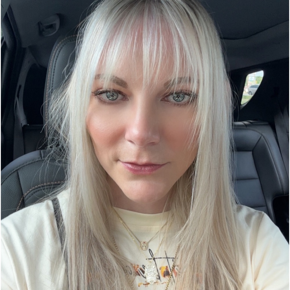 Meet your Posher, Leanna